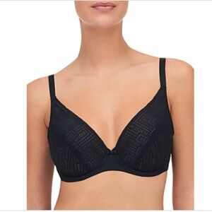 Chantelle Plunge Underwire Women's Color Black Size 32B NWT